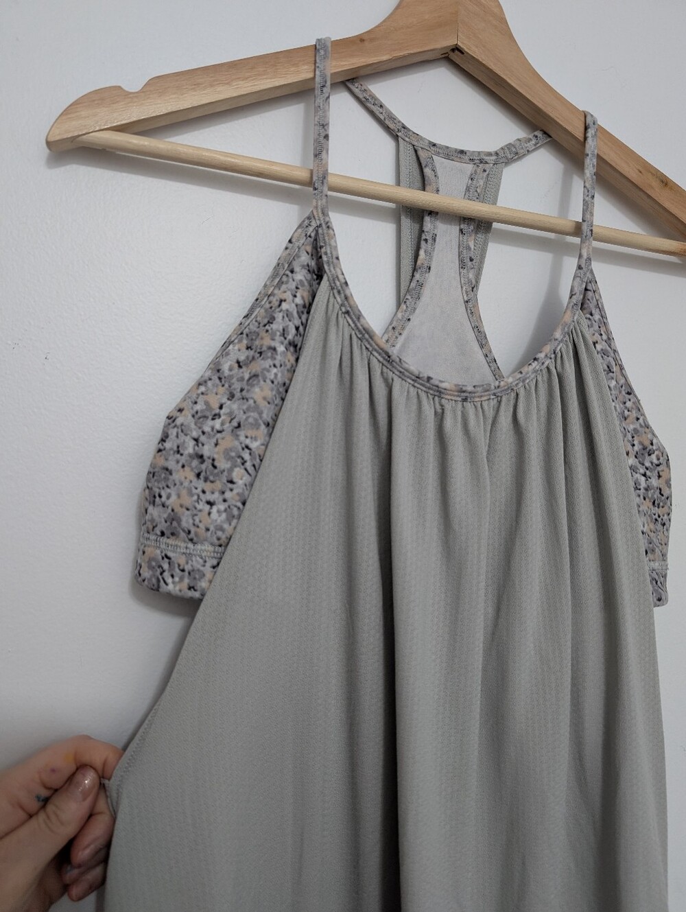 Lululemon 8 No Limits Tank Top Silver Spoon Petite Fleur Grey Built in Bra Flowy - Picture 10 of 16